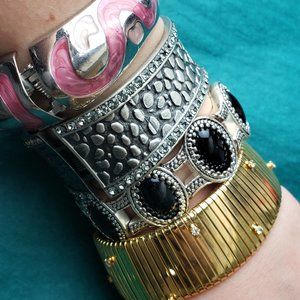 2/10$ Lot of 4 statement bracelets